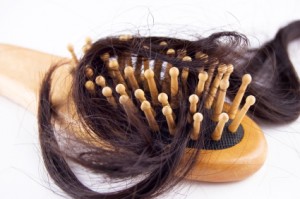 Что может вызвать выпадение волос, как избавиться от этой проблемы?